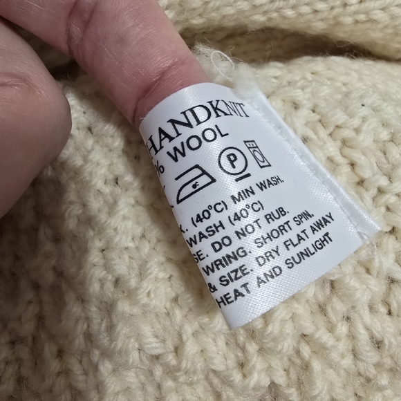 AVOCA Collection County Wicklow, IRELAND Handknit ARANSweater VINTAGE L/XL - Picture 10 of 10